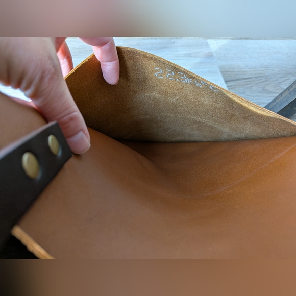 Portland Leather Honey Medium Classic Tote +Bonuses - Picture 9 of 14